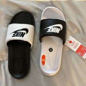 Women's like slides size 6 $20 brand new in box